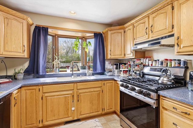 917 E KRAMER LANE, Appleton, WI 54915