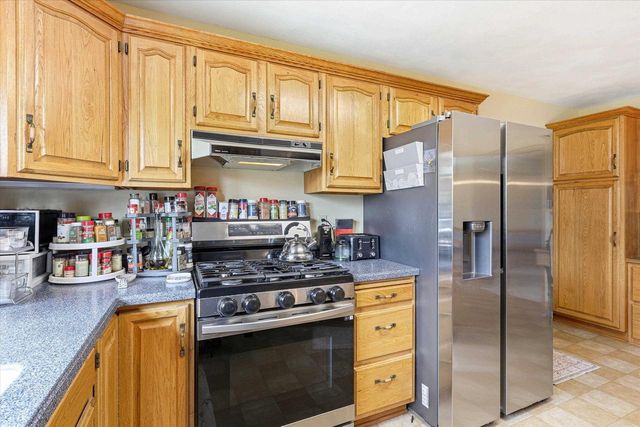 917 E KRAMER LANE, Appleton, WI 54915