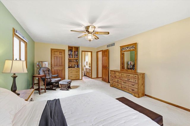917 E KRAMER LANE, Appleton, WI 54915