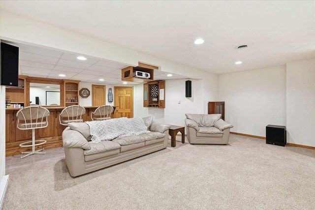 917 E KRAMER LANE, Appleton, WI 54915