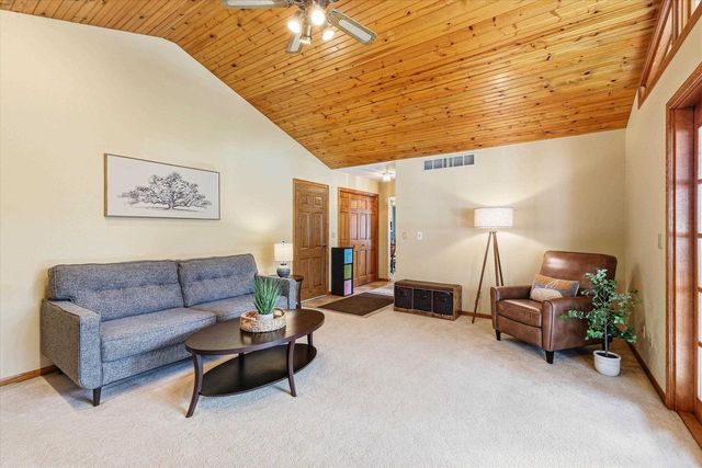 917 E KRAMER LANE, Appleton, WI 54915