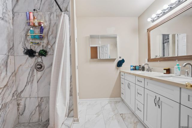 8080 Belle Helene Dr, Denham Springs, LA 70726