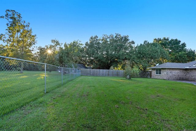 8080 Belle Helene Dr, Denham Springs, LA 70726