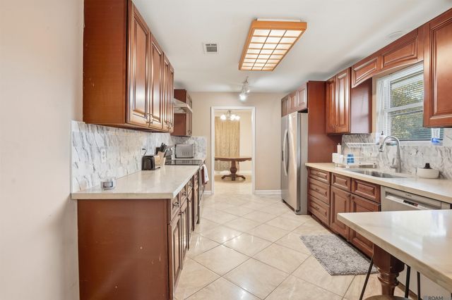 8080 Belle Helene Dr, Denham Springs, LA 70726