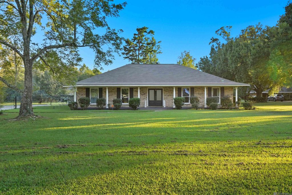 8080 Belle Helene Dr, Denham Springs, LA 70726