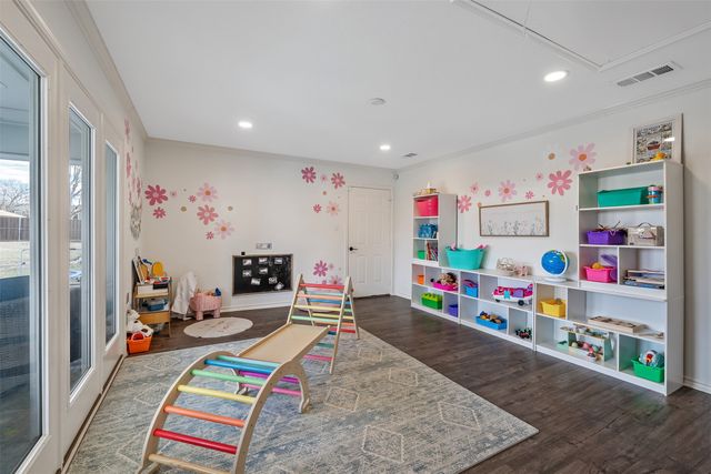 300 Rash Lane, Terrell, TX 75160