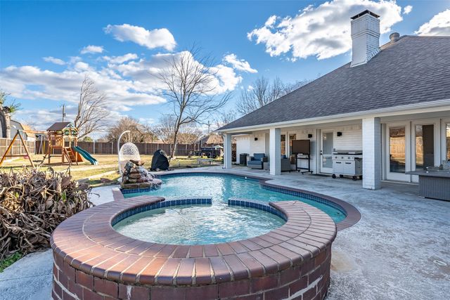 300 Rash Lane, Terrell, TX 75160