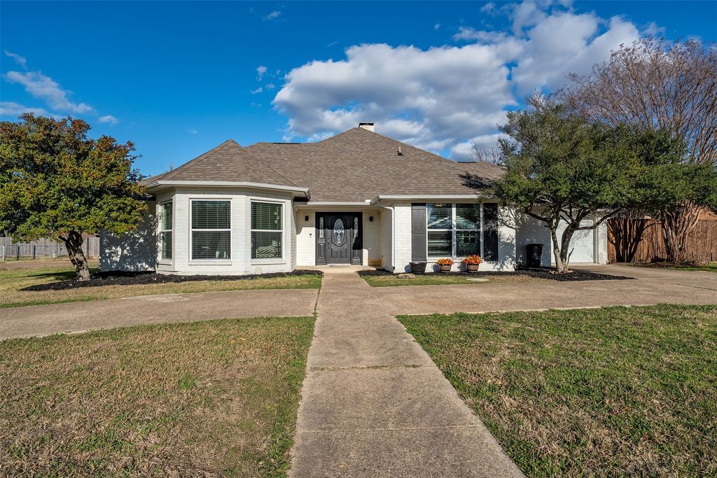 300 Rash Lane, Terrell, TX 75160