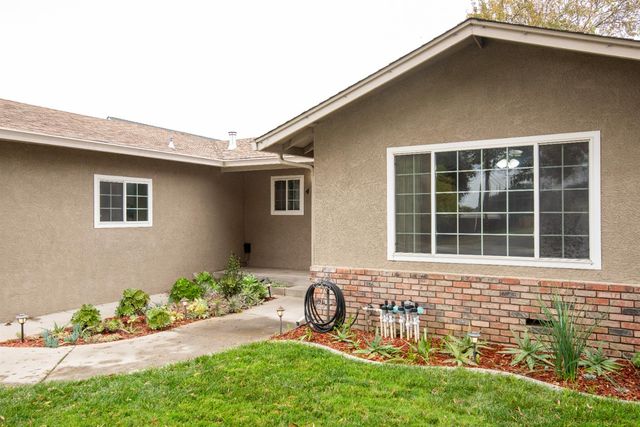 404 Trask Ln, Modesto, CA 95354