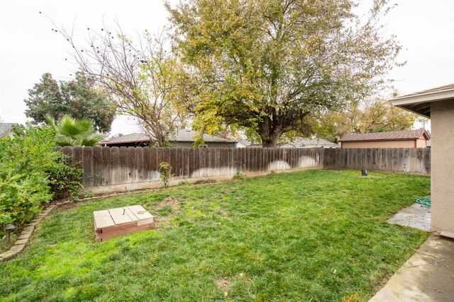 404 Trask Ln, Modesto, CA 95354