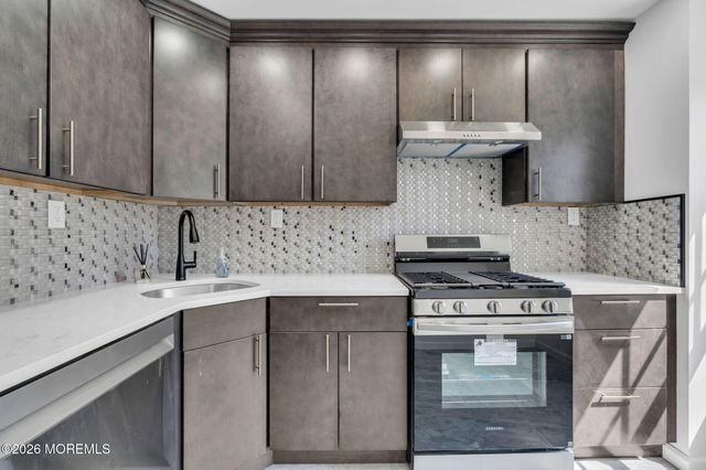 53 Heritage Lane, Fords, NJ 08863