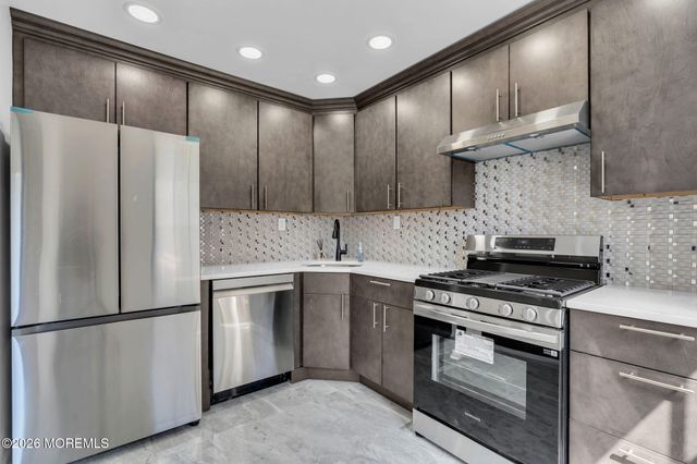 53 Heritage Lane, Fords, NJ 08863