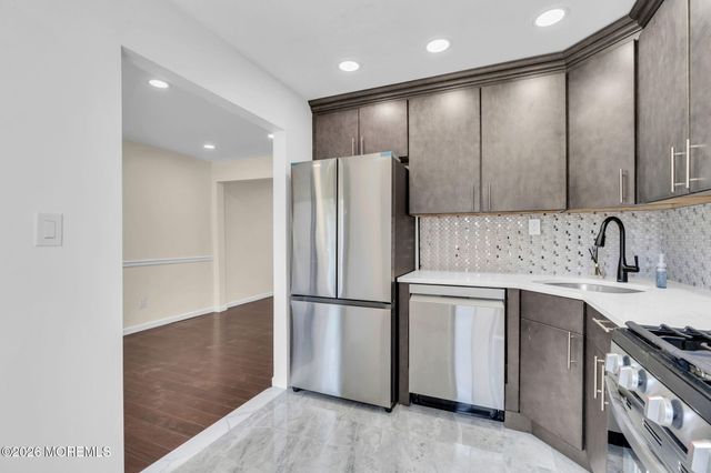 53 Heritage Lane, Fords, NJ 08863