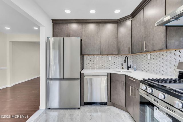 53 Heritage Lane, Fords, NJ 08863