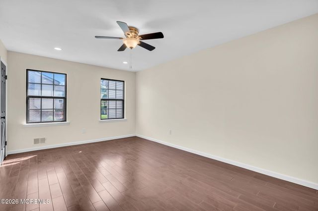 53 Heritage Lane, Fords, NJ 08863