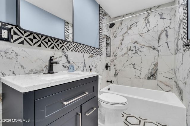 53 Heritage Lane, Fords, NJ 08863