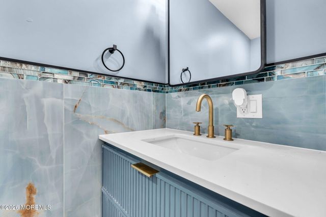 53 Heritage Lane, Fords, NJ 08863