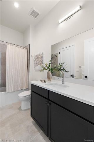 1760 E Auburn Road 3A, Rochester Hills, MI 48307