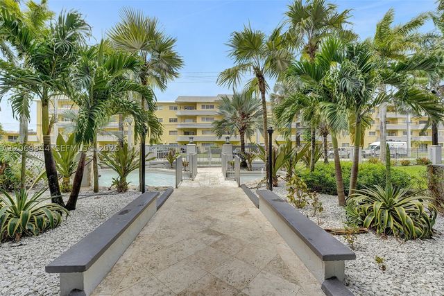 7401 SW 82nd St 302S, Miami, FL 33143