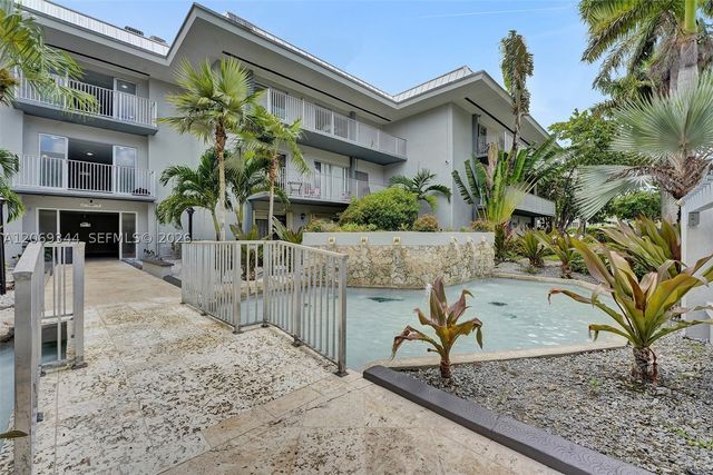 7401 SW 82nd St 302S, Miami, FL 33143