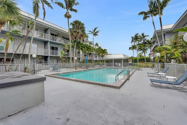 7401 SW 82nd St 302S, Miami, FL 33143