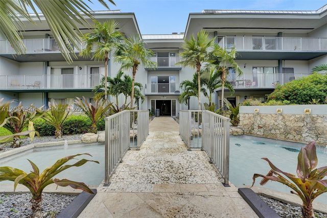7401 SW 82nd St 302S, Miami, FL 33143