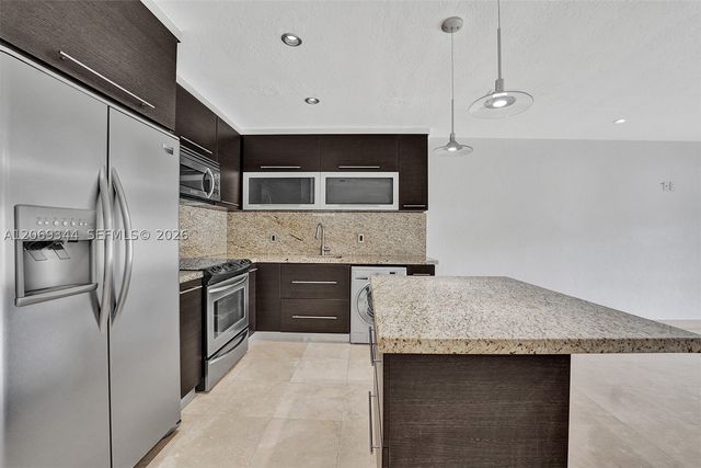 7401 SW 82nd St 302S, Miami, FL 33143