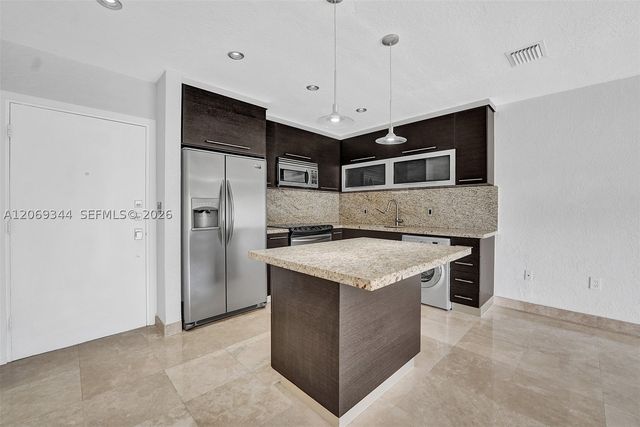 7401 SW 82nd St 302S, Miami, FL 33143
