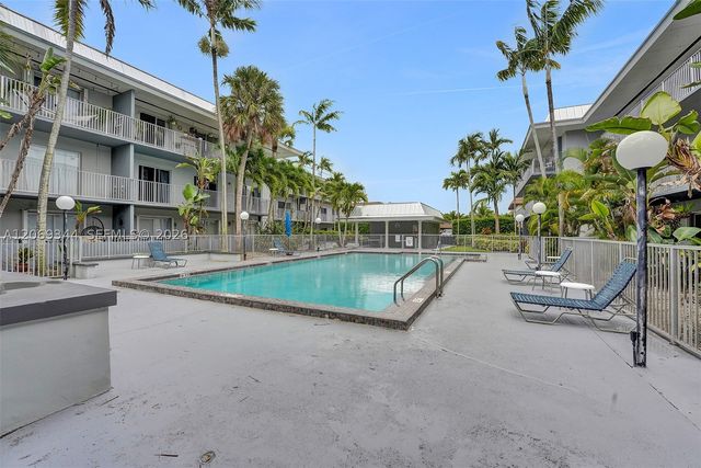 7401 SW 82nd St 302S, Miami, FL 33143