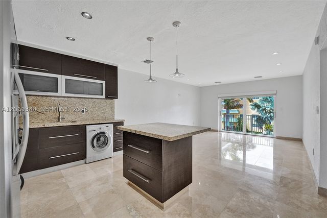 7401 SW 82nd St 302S, Miami, FL 33143