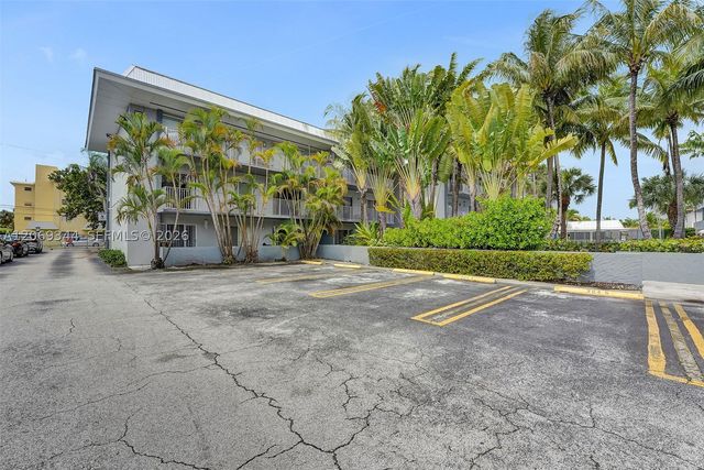 7401 SW 82nd St 302S, Miami, FL 33143