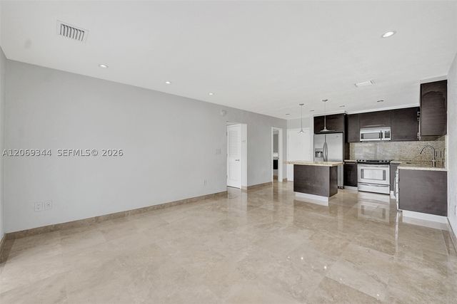 7401 SW 82nd St 302S, Miami, FL 33143