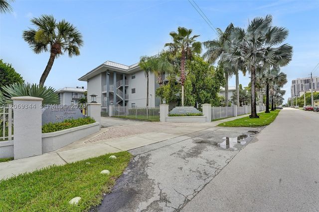 7401 SW 82nd St 302S, Miami, FL 33143