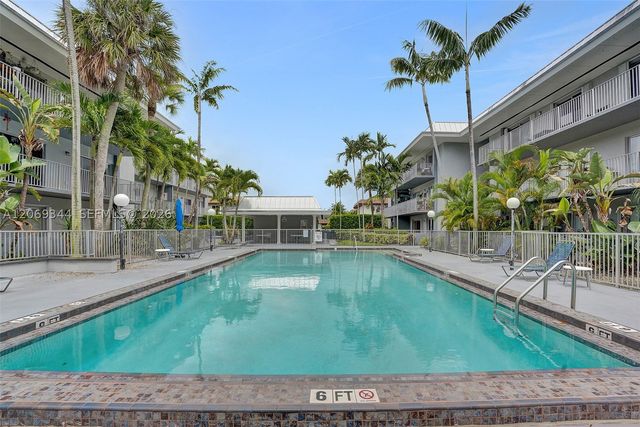 7401 SW 82nd St 302S, Miami, FL 33143