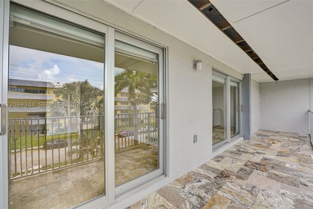 7401 SW 82nd St 302S, Miami, FL 33143