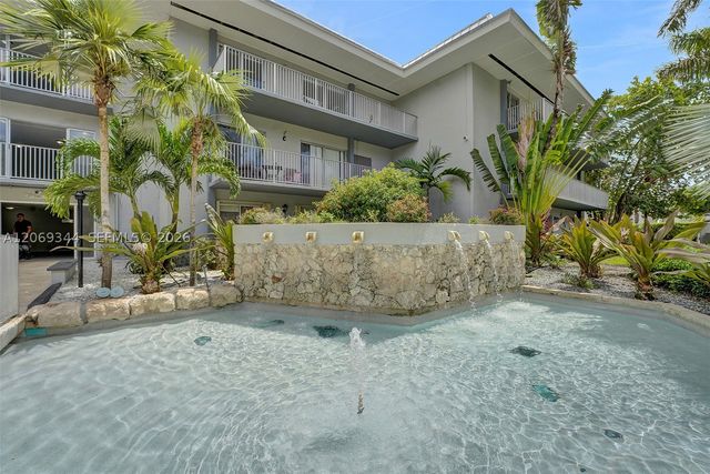 7401 SW 82nd St 302S, Miami, FL 33143