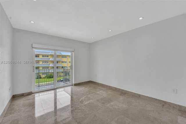 7401 SW 82nd St 302S, Miami, FL 33143