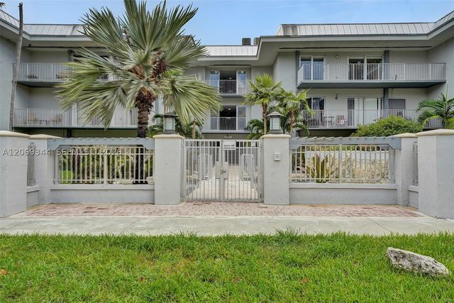 7401 SW 82nd St 302S, Miami, FL 33143