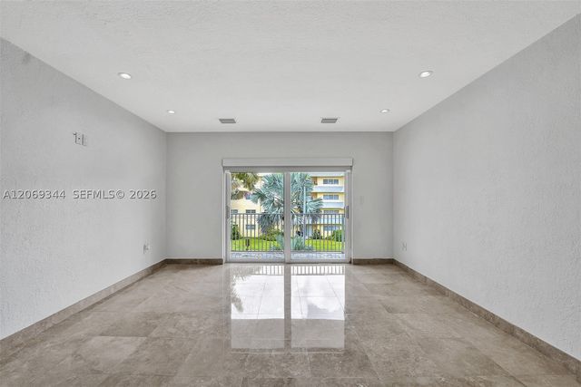 7401 SW 82nd St 302S, Miami, FL 33143
