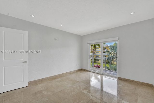 7401 SW 82nd St 302S, Miami, FL 33143
