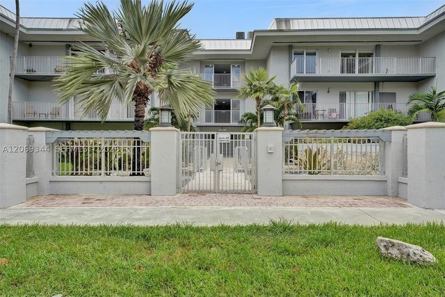 7401 SW 82nd St 302S, Miami, FL 33143