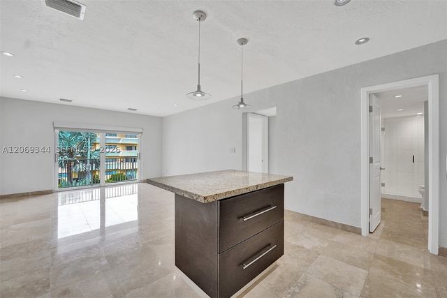 7401 SW 82nd St 302S, Miami, FL 33143