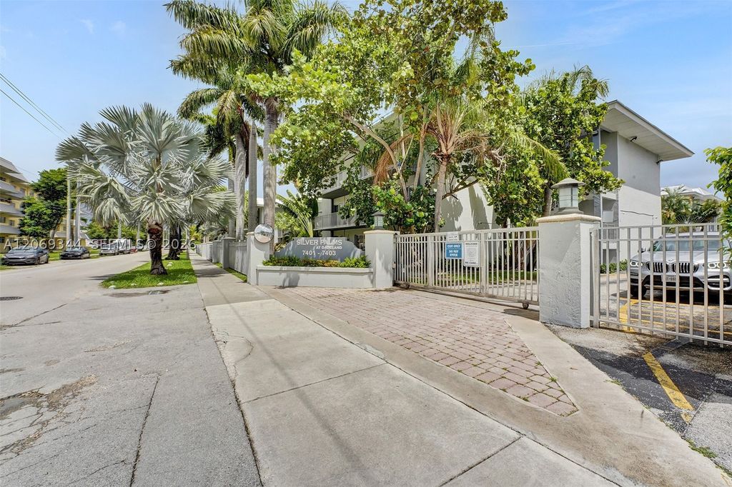 7401 SW 82nd St 302S, Miami, FL 33143