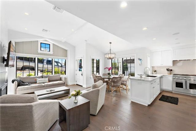 156 Pearl Street, Laguna Beach, CA 92651