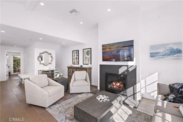 156 Pearl Street, Laguna Beach, CA 92651