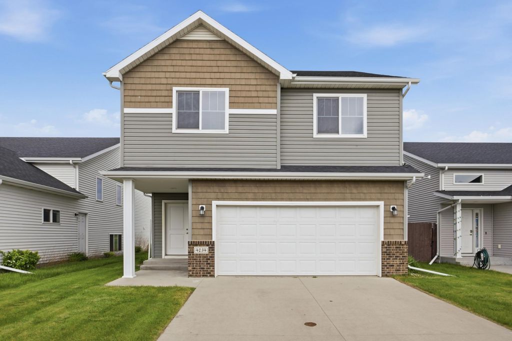 4134 14th Avenue S, Moorhead, MN 56560