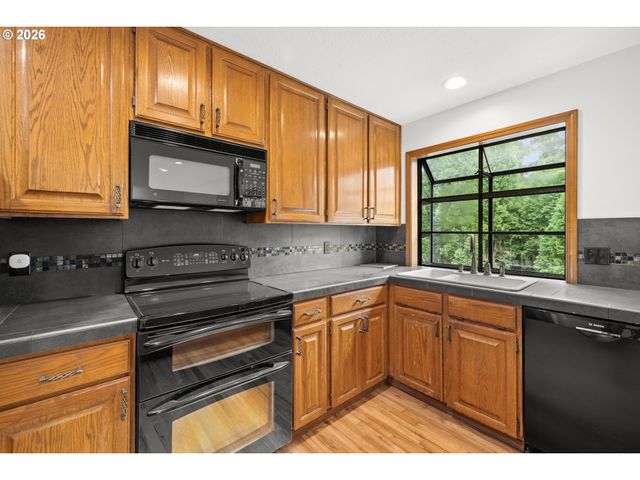 464 LIVINGOOD Ln, Lake Oswego, OR 97034