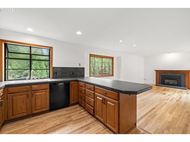 464 LIVINGOOD Ln, Lake Oswego, OR 97034