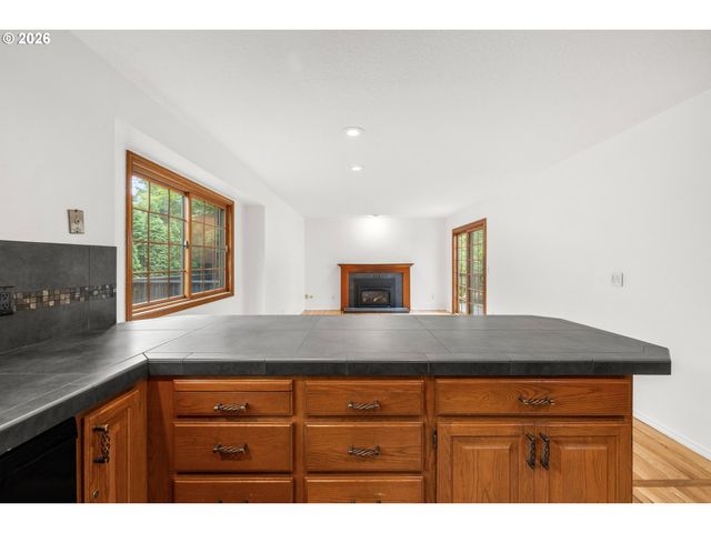 464 LIVINGOOD Ln, Lake Oswego, OR 97034