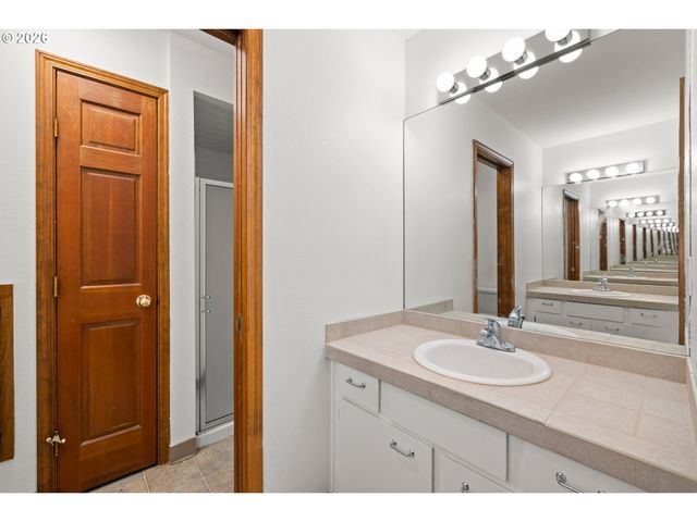 464 LIVINGOOD Ln, Lake Oswego, OR 97034
